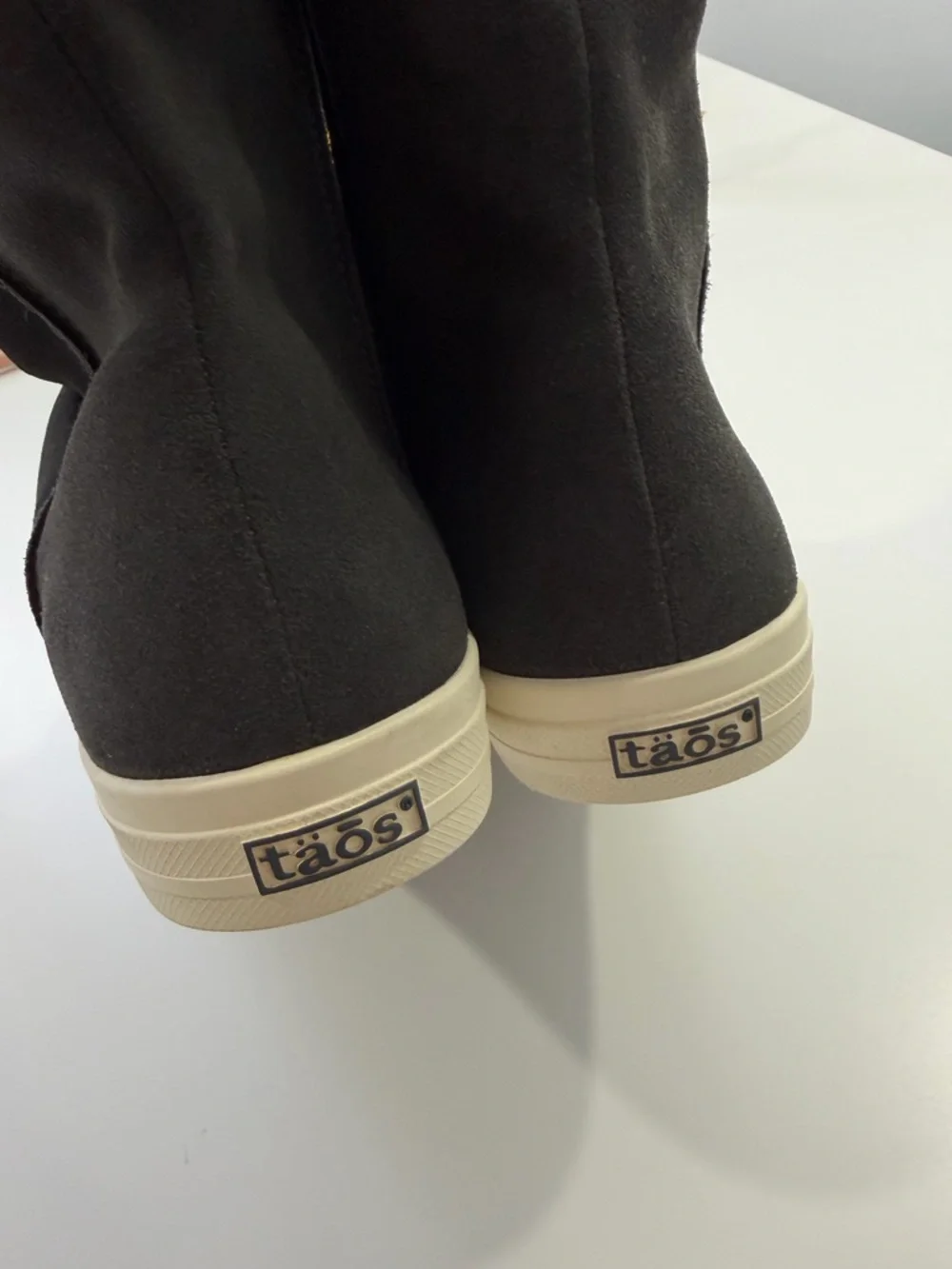 Taos Cozy‎ Chic Suede Boots 10